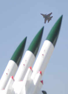 Aero India 2019: Pilots perform awe-inspiring stunts