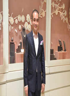 Fugitive Indian diamantaire Nirav Modi roams freely on London streets
