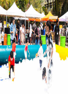 Karanvir Bohra hosts Holi party