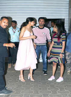 Pictures of Ranbir Kapoor hugging and kissing Deepika Padukone go viral