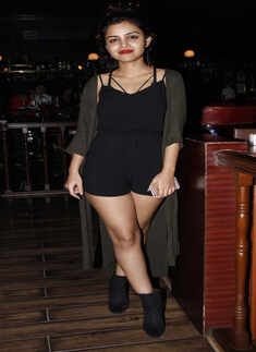 Calcuttans attend Diva Wednesday party at a restopub