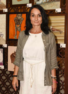 Art lovers attend Ildik&oacute; Morovszki-Hal&aacute;sz's exhibition​