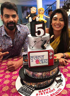 Kumkum Bhagya completes five years; Shabir and Sriti get emotional