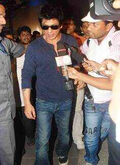 SRK @ Mumbai Airport