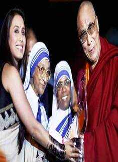 Lama receives 'Mother Teresa Award'