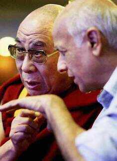 Lama receives 'Mother Teresa Award'