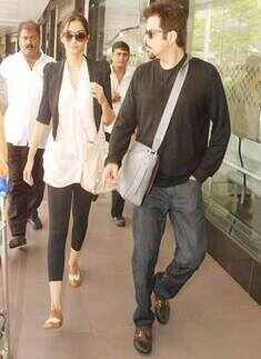B'wood celebs' travel attire
