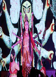 Members of the transgender community perform pieces based on Tagore&rsquo;s works