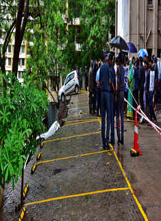 16 killed as wall collapses in Pune