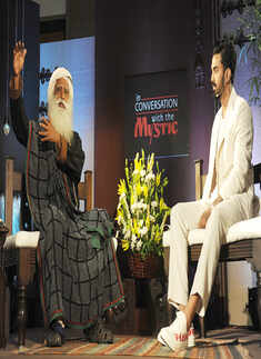 Sadhguru Jaggi Vasudev and KL Rahul 