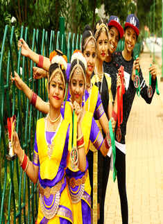 Alicia Ann George, Hana Mehr Sajid, Pratichi Kar, Avani Bipinkumar, Neha Annie Biju and Sampada Sha