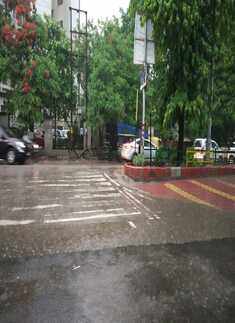 Heavy rain lashes Delhi and NCR; causes waterlogging and traffic snarls