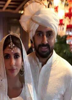 Amitabh Bachchan shares pictures Abhishek & Shweta