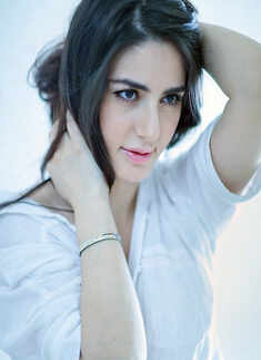 Farah Karimaee pictures