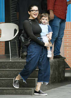 Sunny Leone spotted with her 3 kids in Mumbai