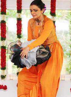 Anita Ratnam performs