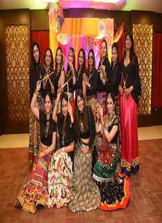 Sarita Lohiya hosts Disco Dandia event