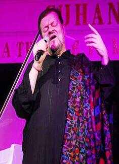 Nitin Mukesh performs live