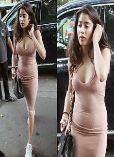 Janhvi Kapoor gets brutally trolled for her body hugging dress