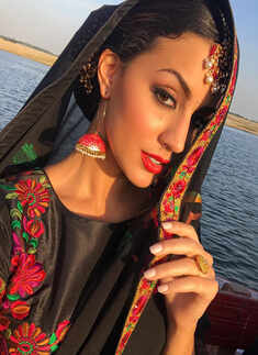 Larissa Bonesi pictures