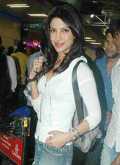 Priyanka at airport