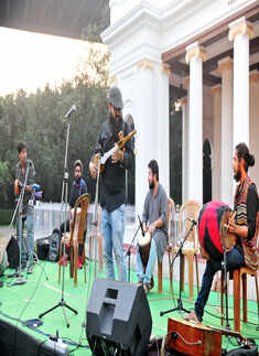 Band Extended percussion circle 