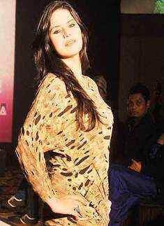 Photo Shoot : Zarine Khan