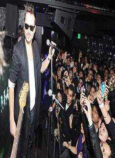 Edward Maya's live performance