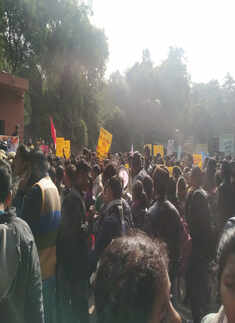 JNU Attack: Protesters march from Mandi House to HRD ministry