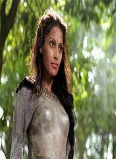 B'wood divas' warring ways!