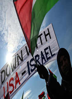 Turkey: Thousands hold protest against Donald Trump's Middle East plan