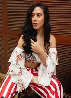 Tiger Shroff&rsquo;s sister Krishna shares a sweet kiss with her boyfriend Eban Hyams 