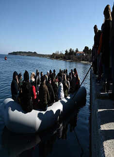 In pics: Thousands of migrants rush to cross Greek-Turkish border