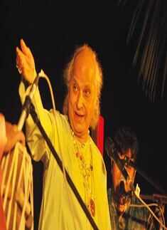 Pt. Jasraj performs