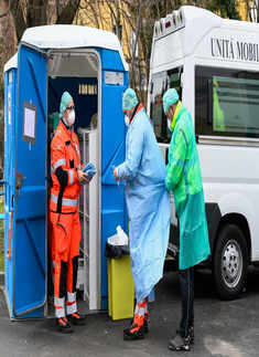 In pics: Italy records 368 new coronavirus deaths in one day