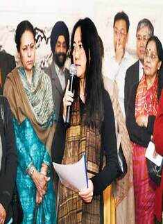 Yuriko's solo art show 