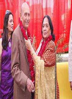 Santosh & B N Kapoor's 50th wedding anniv.