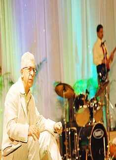 Play: 'Ye kon Chitrakar hain'