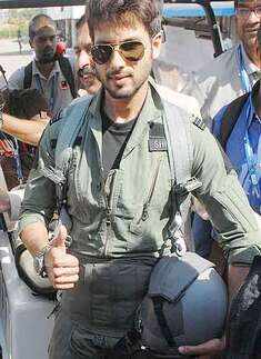 Shahid flies F-16 fighter