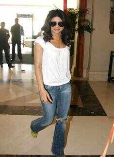 Priyanka spotted @ 5-star hotel