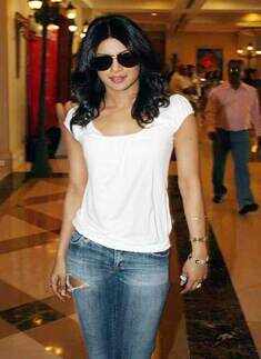 Priyanka spotted @ 5-star hotel