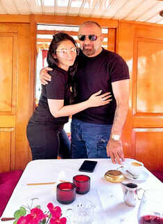 Sanjay Dutt and Maanayata Dutt pictures