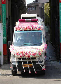 Rishi Kapoor funeral pictures