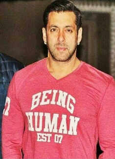 Salman Khan chills with his ladylove Iulia Vantur at his Panvel farmhouse, see pictures