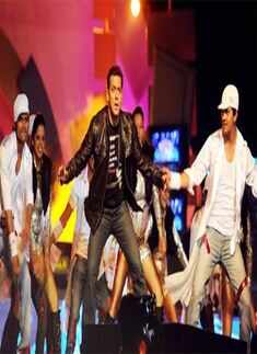 World Cup 2011: B'wood performs