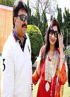 Dr. Akhilesh & Bela's 25th wedding anniv.