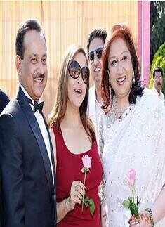 Dr. Akhilesh & Bela's 25th wedding anniv.