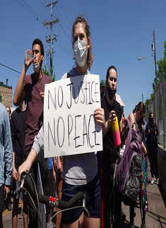 George Floyd death: Clashes erupt between police and protesters in US