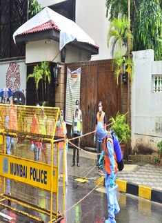 BMC sanitation workers rush to seal and sanitise Amitabh Bachchan's residence