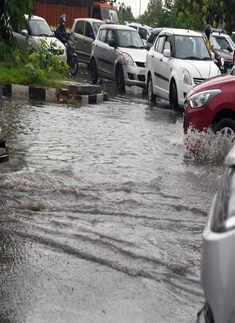 Heavy rains lash Delhi, NCR
